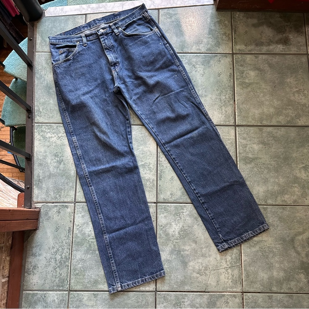 Men’s Wrangler Regular Fit Medium Wash Blue Jeans